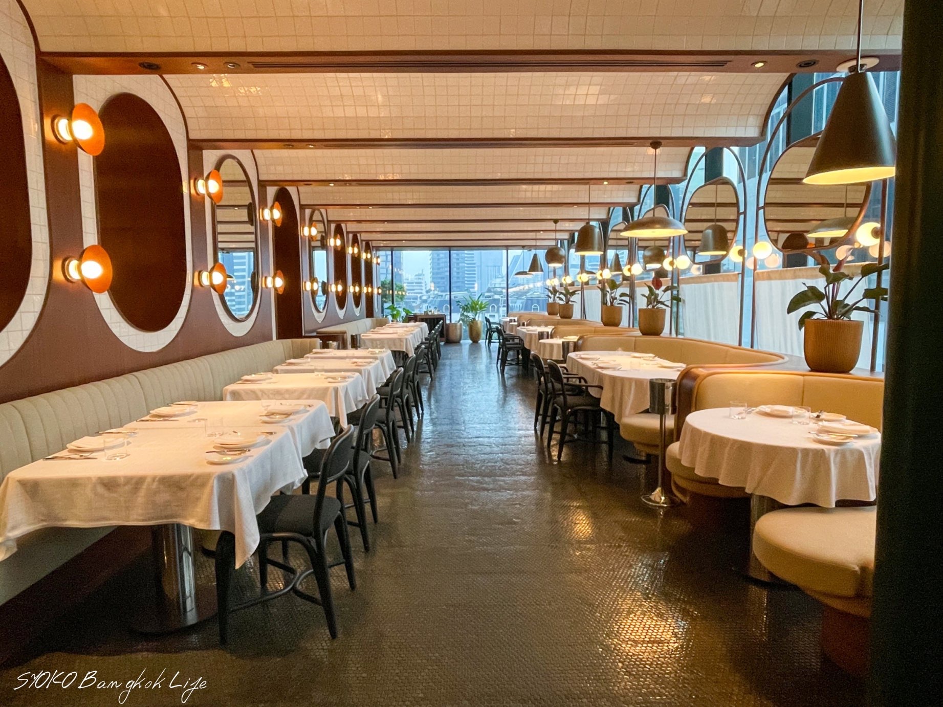 デートで使いたい、ゴージャスで美味しいステーキの食べれるムーディーなレストラン[The Standard Grill (ザスタンダードグリル